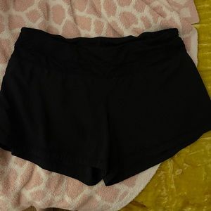 black lululemon shorts